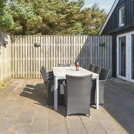 10 Person In Harbo Re Harboør